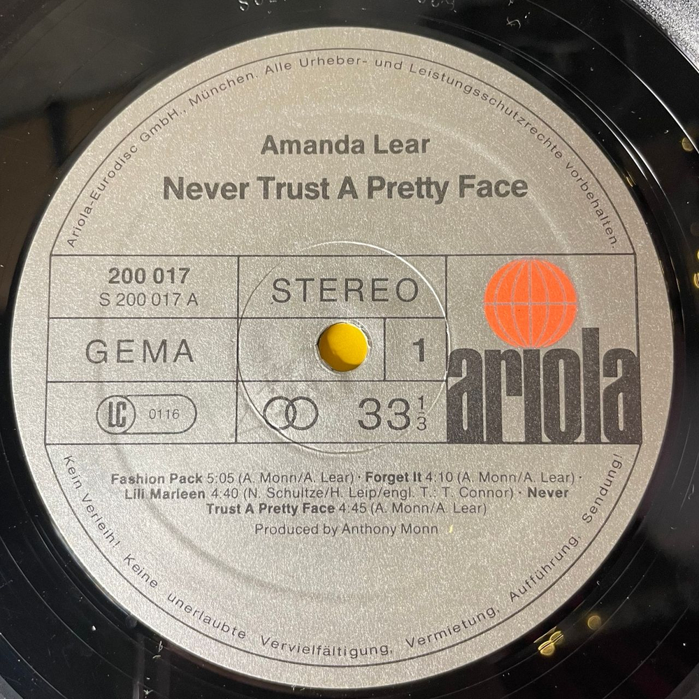 Винтажная виниловая пластинка LP Amanda Lear Never Trust A Pretty Face (Германия 1979)