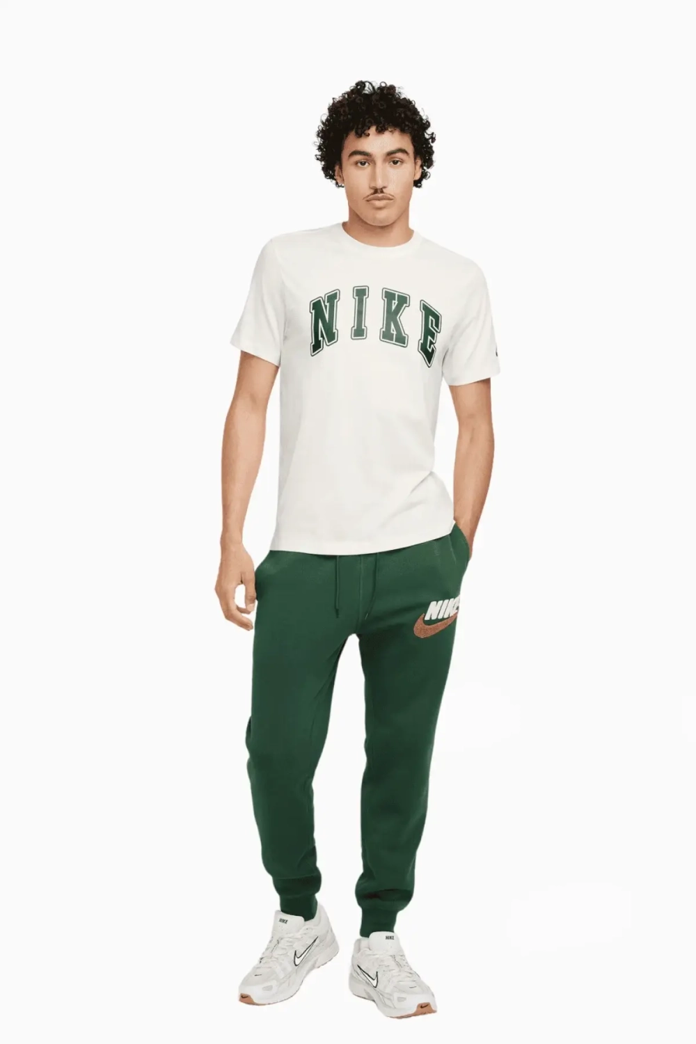 Футболка Nike Sportswear Club - бежевый