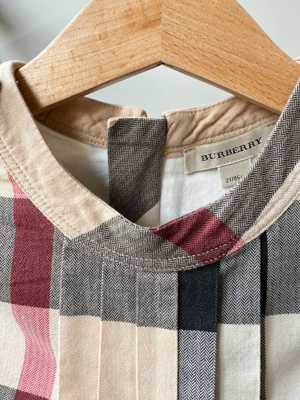 Платье Burberry, 92