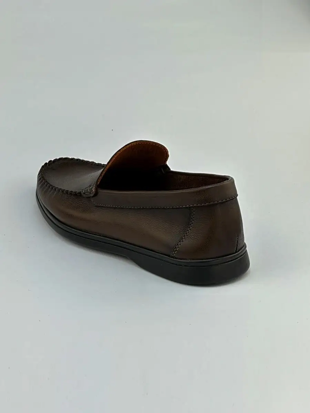 Мокасины и топсайдеры кожаные