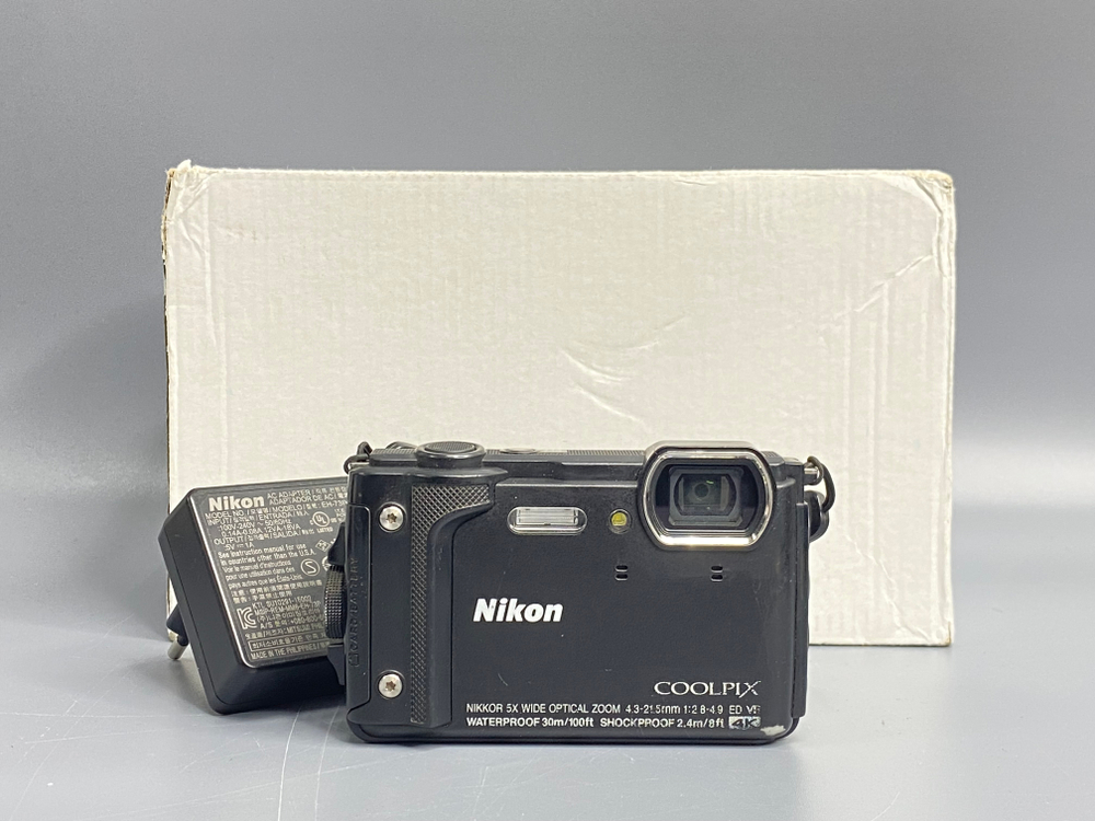 Nikon Coolpix W300 Присутствует затертость на объективе