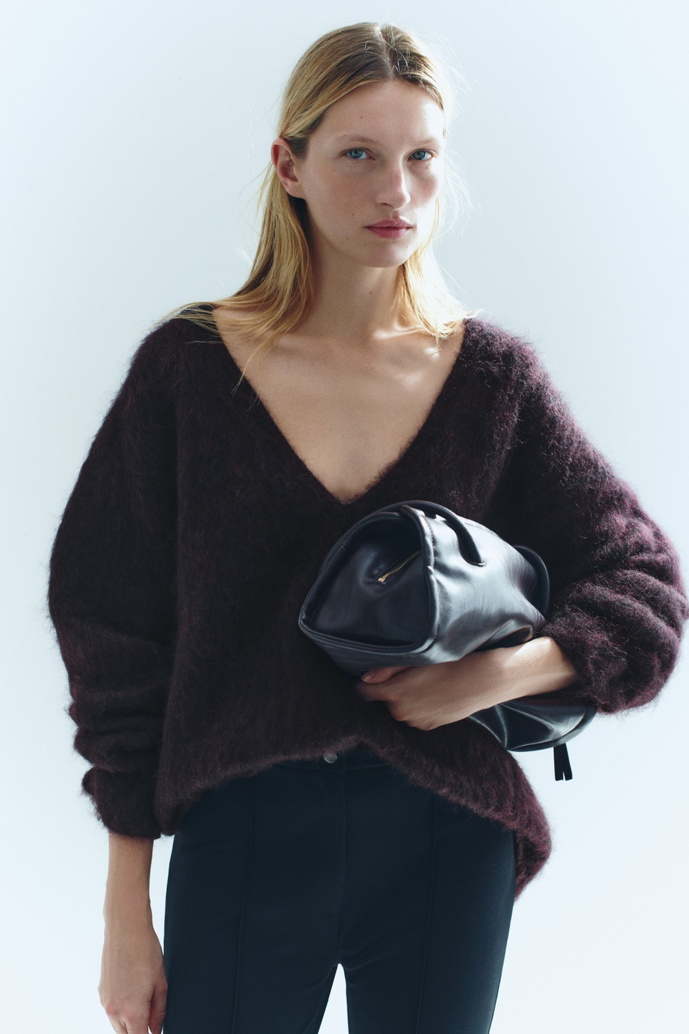 Джемпер оверсайз из мохера — V-образный вырез - H&M