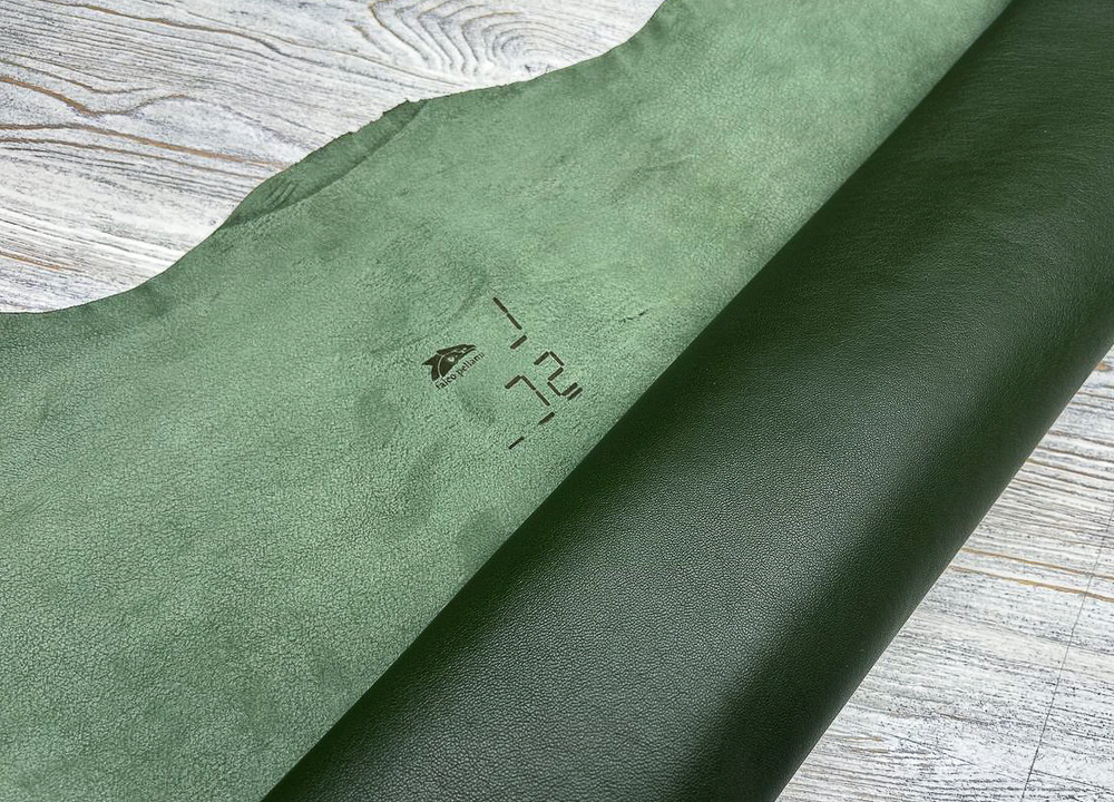 Зеленая кожа Poncho Lux Tropical Green крупным планом