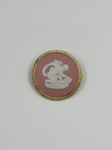 Брошь Wedgwood розовая