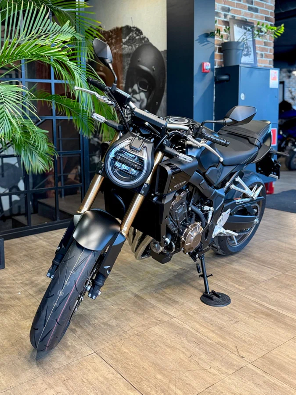HONDA CB650R E-Clutch 2025