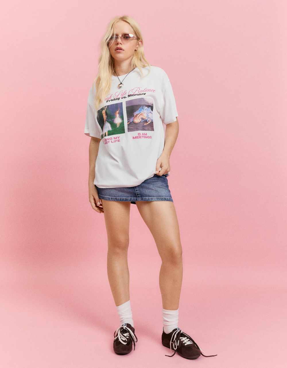 Женская футболка оверсайз с принтом BARBIE - BERSHKA