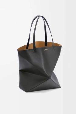 Loewe Сумка-тоут XL Puzzle Fold из блестящей телячьей кожи, черный