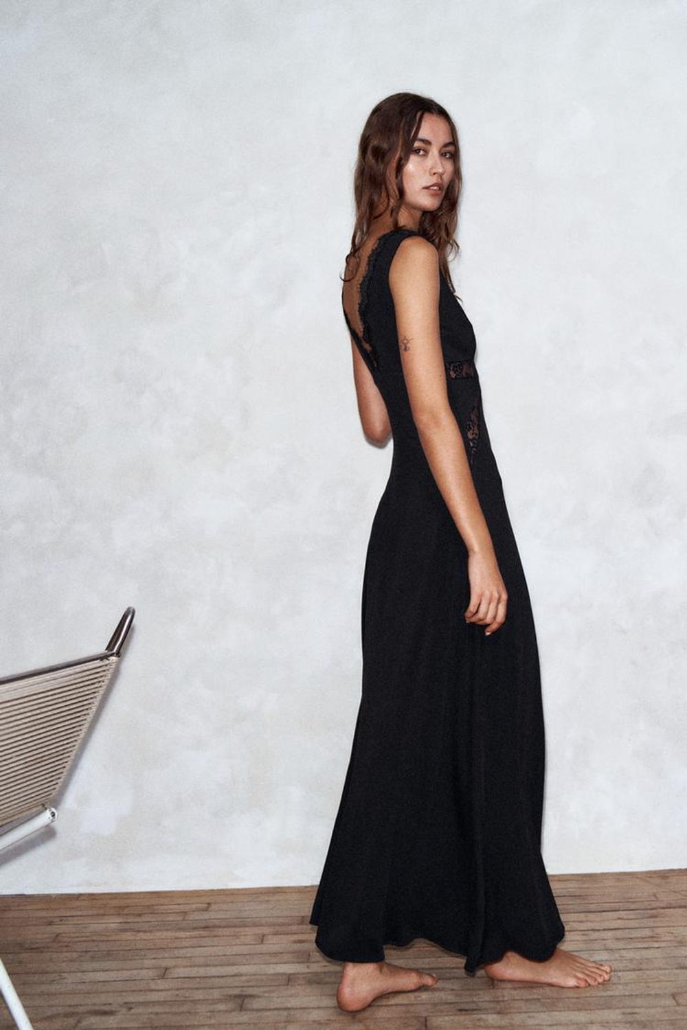ZARA ДЛИННОЕ КОМБИНИРОВАННОЕ ПЛАТЬЕ НА БРЕТЕЛЯХ, ЧЕРНЫЙ