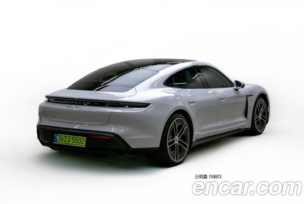 Porsche Taycan 4S — 2025