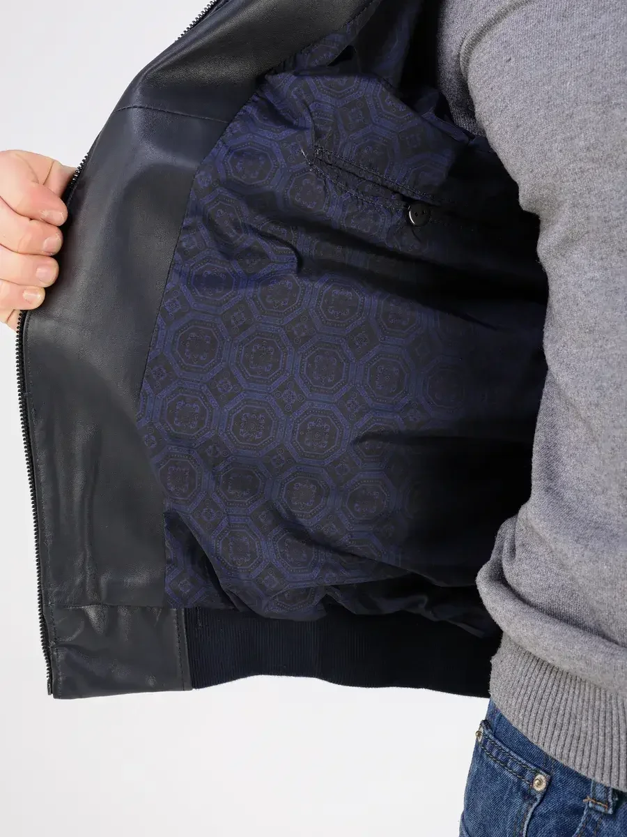 Кожаная куртка демисезонная бомбер