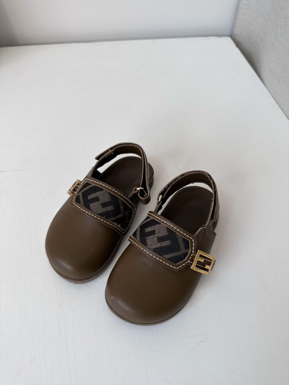 Сабо Fendi, 25