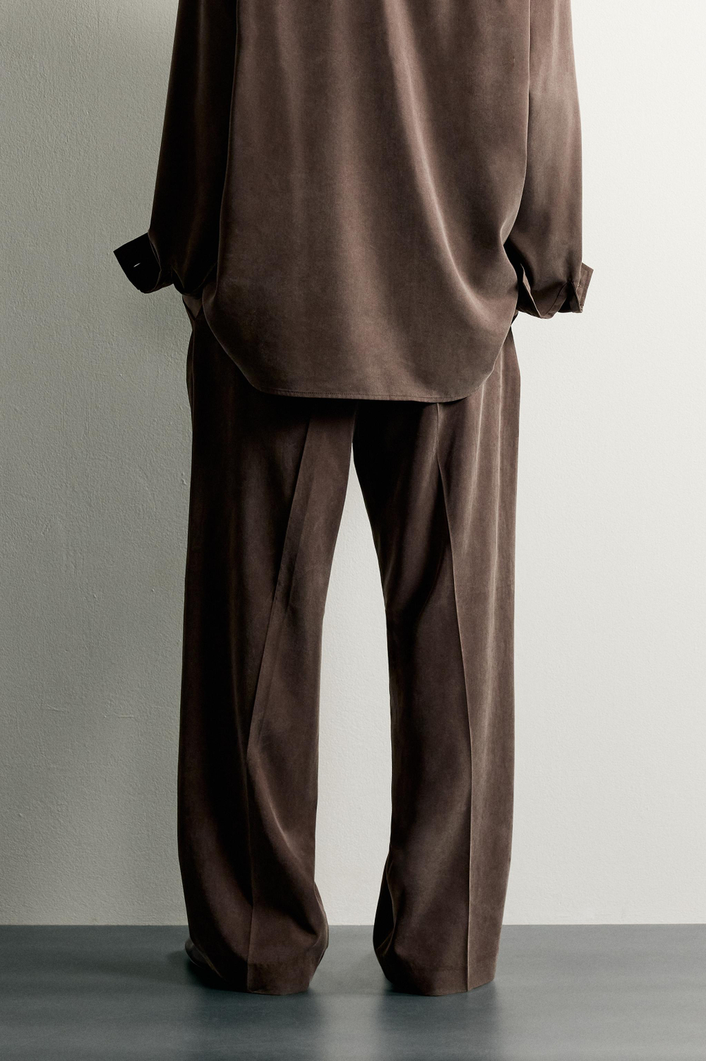 БРЮКИ RELAXED FIT ИЗ СТРУЯЩЕЙСЯ ТКАНИ С РЕМНЕМ — ZARA