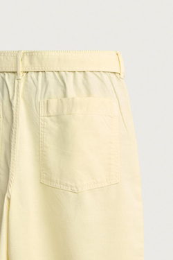 ZARA БРЮКИ RELAXED FIT СО СКЛАДКАМИ И РЕМНЕМ, СВЕТЛО-ЖЕЛТЫЙ
