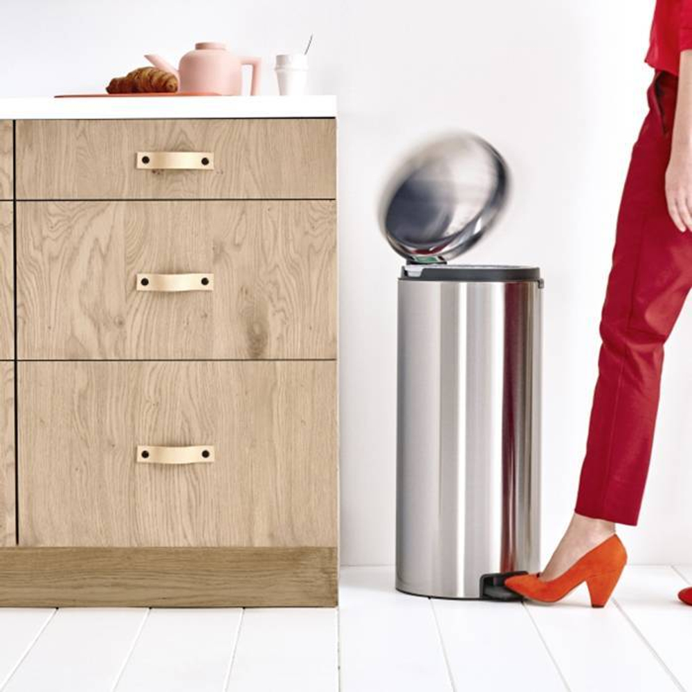 Ведро Brabantia NewIcon 30л стальное матовое в интерьере
