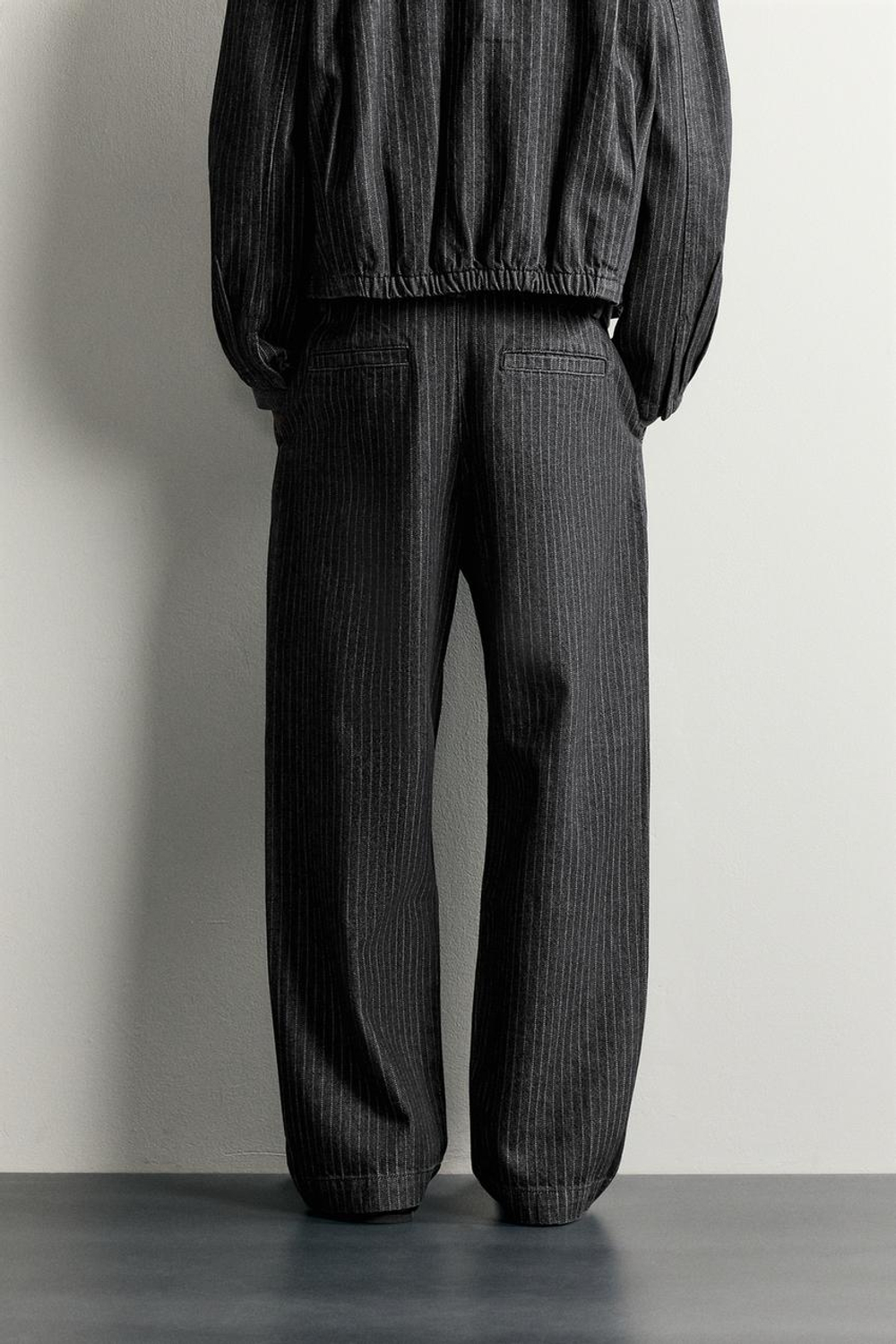 ZARA БРЮКИ ЧИНОС RELAXED FIT СО СКЛАДКАМИ, СЕРЫЙ