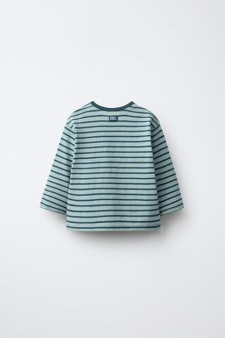 ZARA ФУТБОЛКА В ПОЛОСКУ С НАШИВКОЙ, СИНЕ-ЗЕЛЕНЫЙ