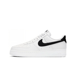 alt="Nike Air Force 1 07 White Black CT2302-100 белые с черным Swoosh вид сбоку на белом фоне"