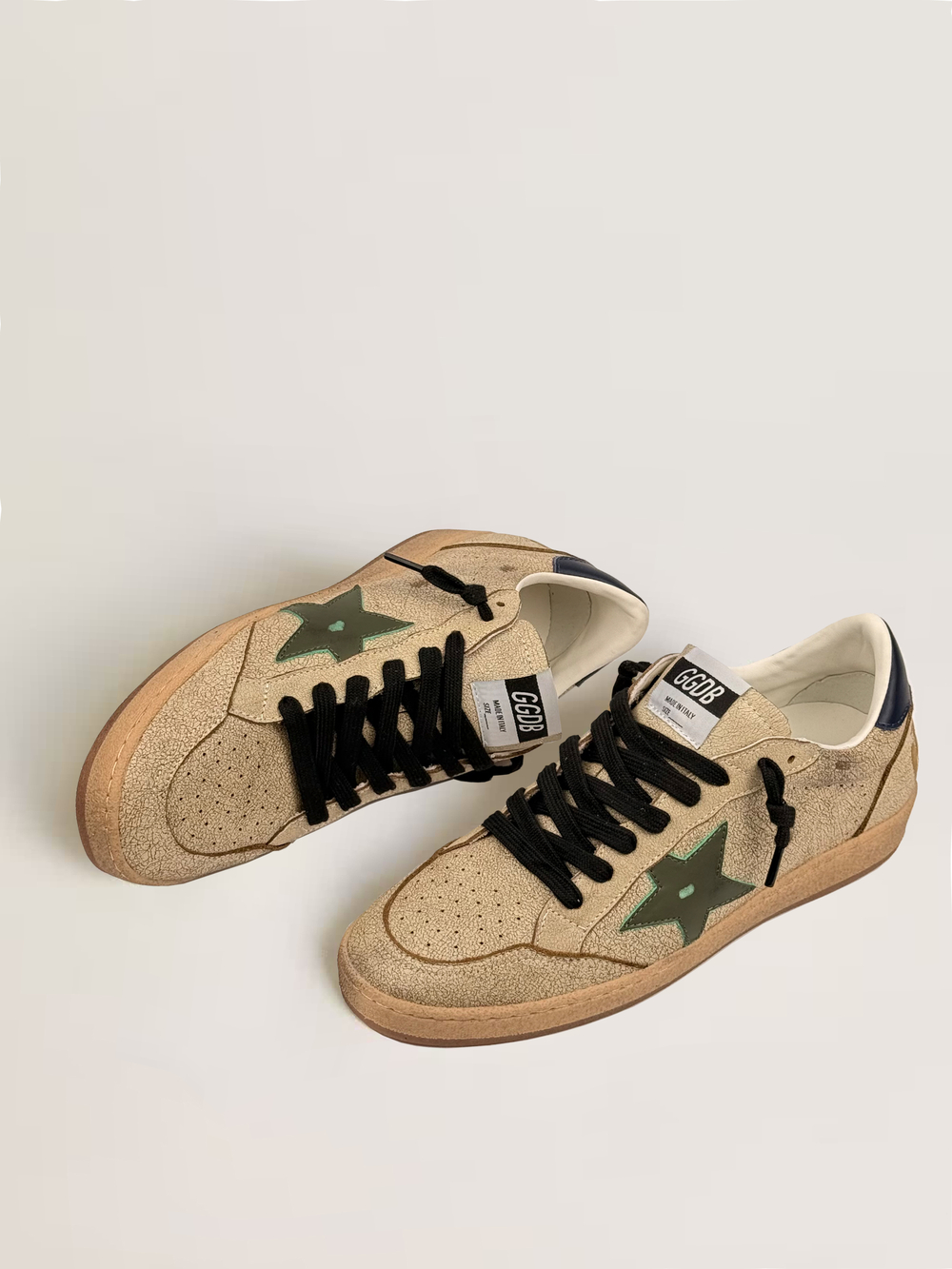 Ball Star in cracked leather with green suede star