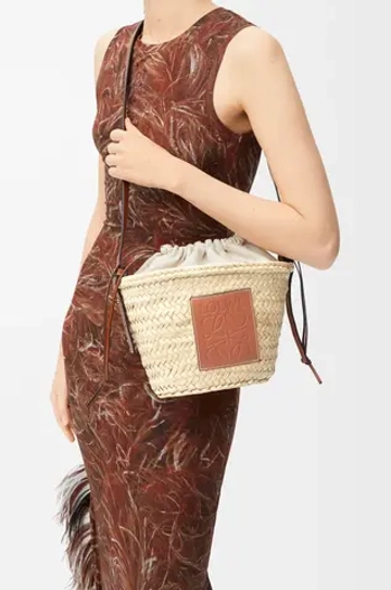 Loewe Сумка-корзинка на завязках из пальмовых листьев и телячьей кожи, натуральный/коричневый