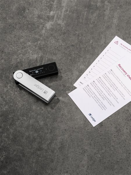 Аппаратный криптовалютный кошелёк Ledger Nano X, Черный | Black