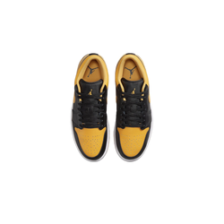 alt="Кроссовки Jordan 1 Low Yellow Ochre арт. 553558-072 с желтым носком и черными боковинами вид спереди"