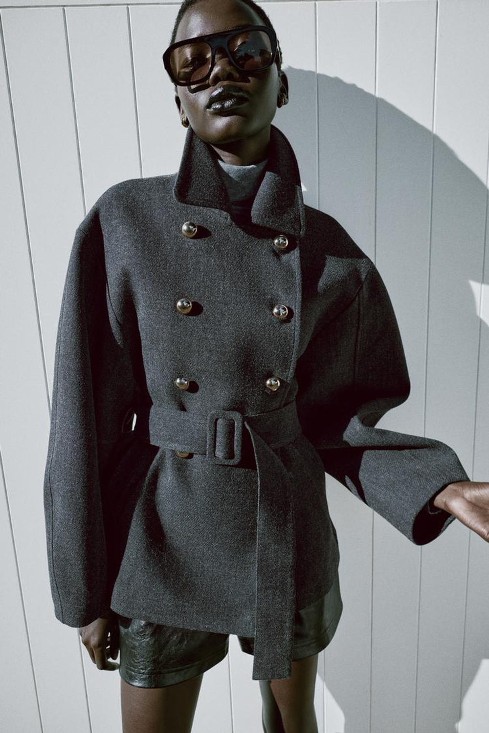 ZARA КОРОТКОЕ ПАЛЬТО ИЗ МЯГКОЙ ТКАНИ С ПОЯСОМ, СЕРЫЙ