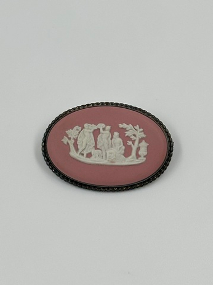 Брошь Wedgwood розовая
