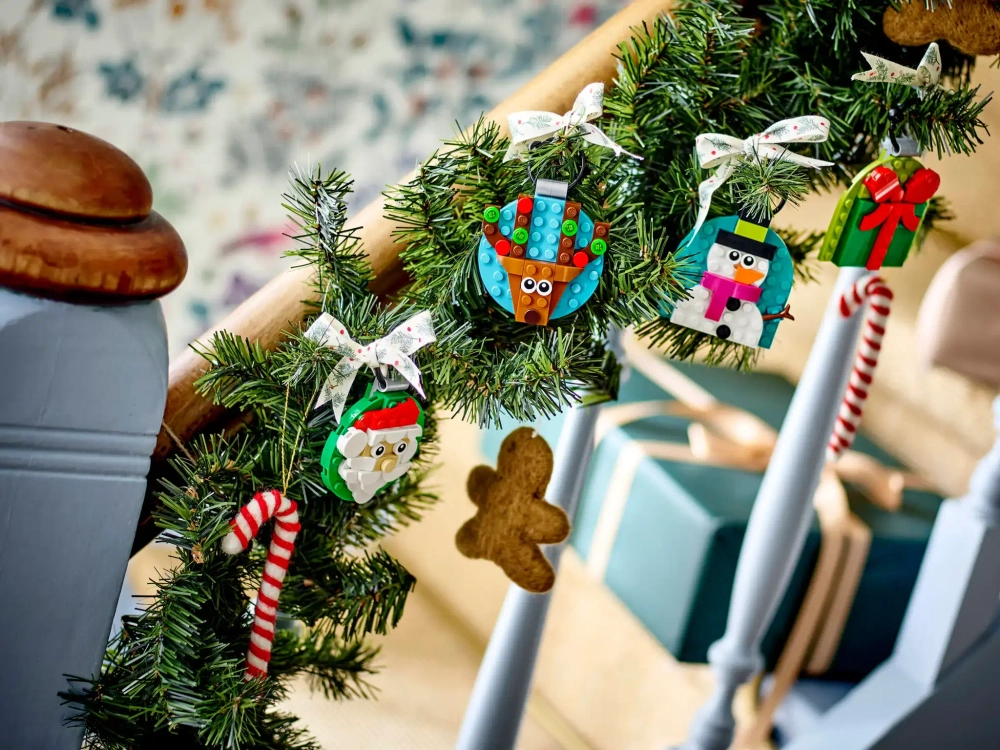 Конструктор LEGO Christmas 40744 Рождественские украшения
