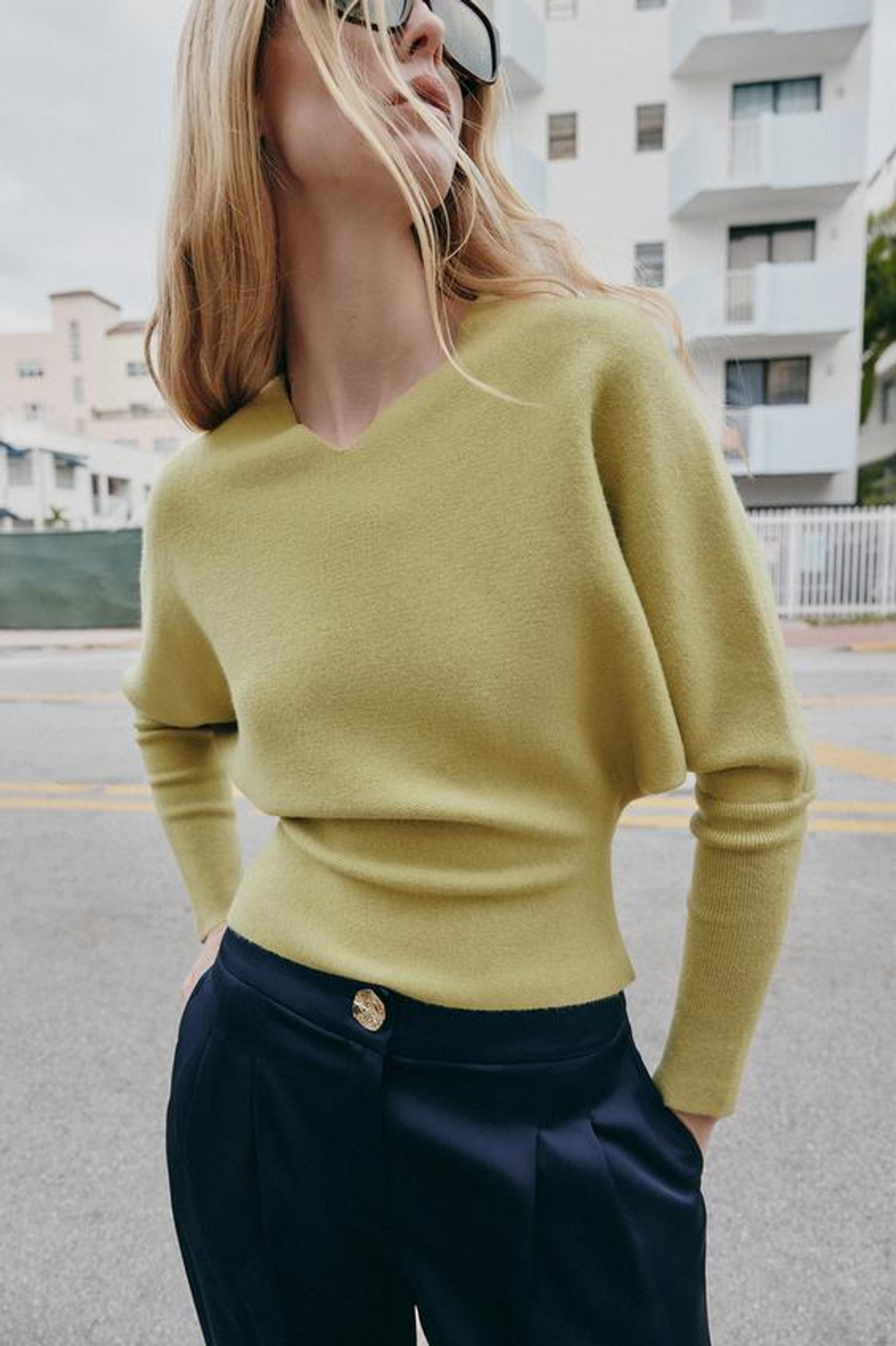 Свитер с V-образным вырезом - ZARA