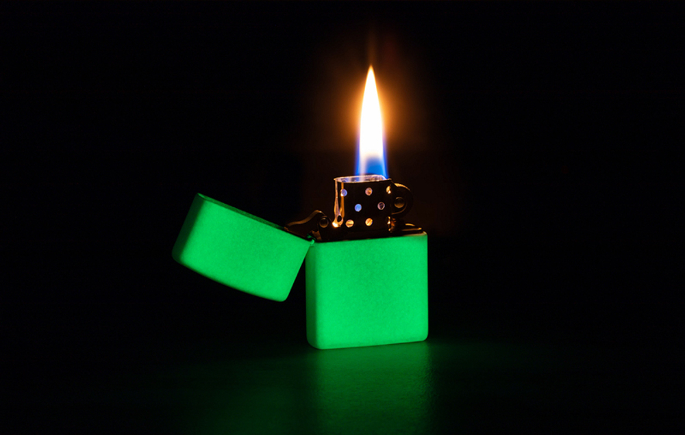 Зажигалка Zippo Classic с покрытием Glow In The Dark, латунь/сталь, белая, матовая, 38x13x57 мм