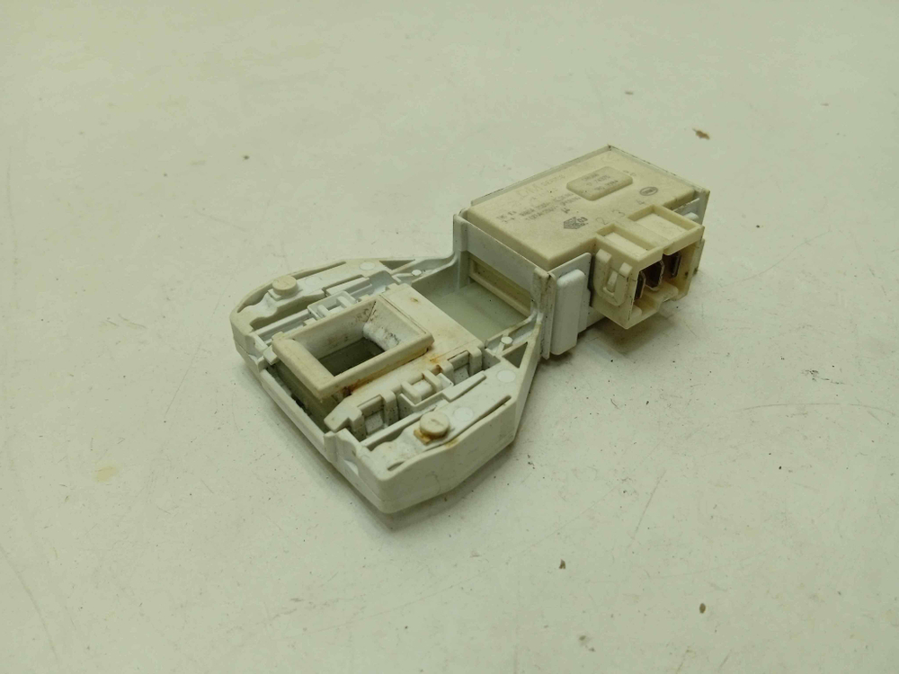 BWUA51051 кт181 Блокировка люка для стиральной машины Indesit BWUA51051 б/у