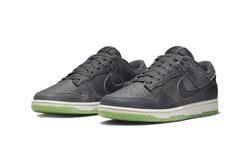alt="Кроссовки Nike Dunk Low PRM Halloween арт. DQ7681-001 Iron Grey Phantom Ghost Green вид спереди"
