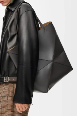 Loewe Сумка-тоут XL Puzzle Fold из блестящей телячьей кожи, темно-серый