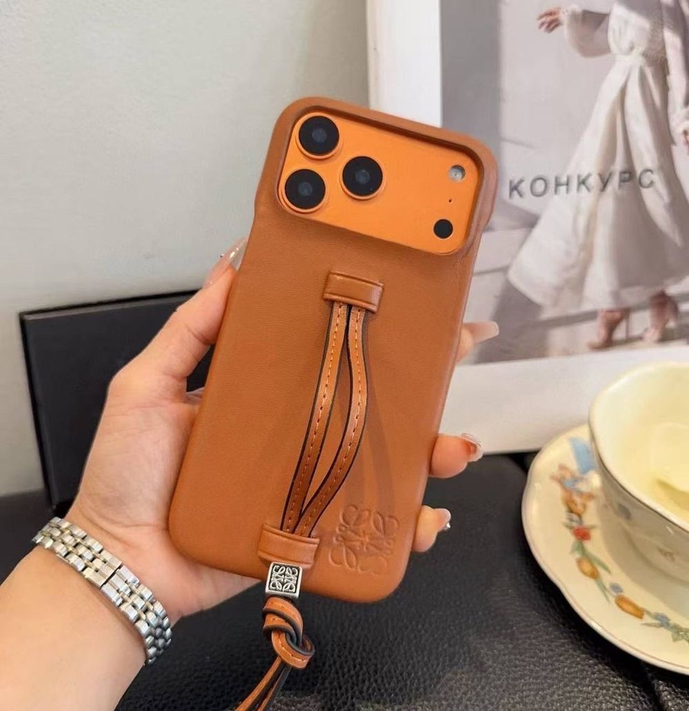 Чехол на iPhone 17 Pro Max Loewe