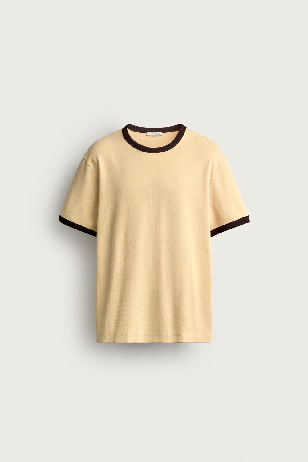 БАЗОВАЯ ФУТБОЛКА В РУБЧИК С КОНТРАСТНЫМИ ДЕТАЛЯМИ — ZARA