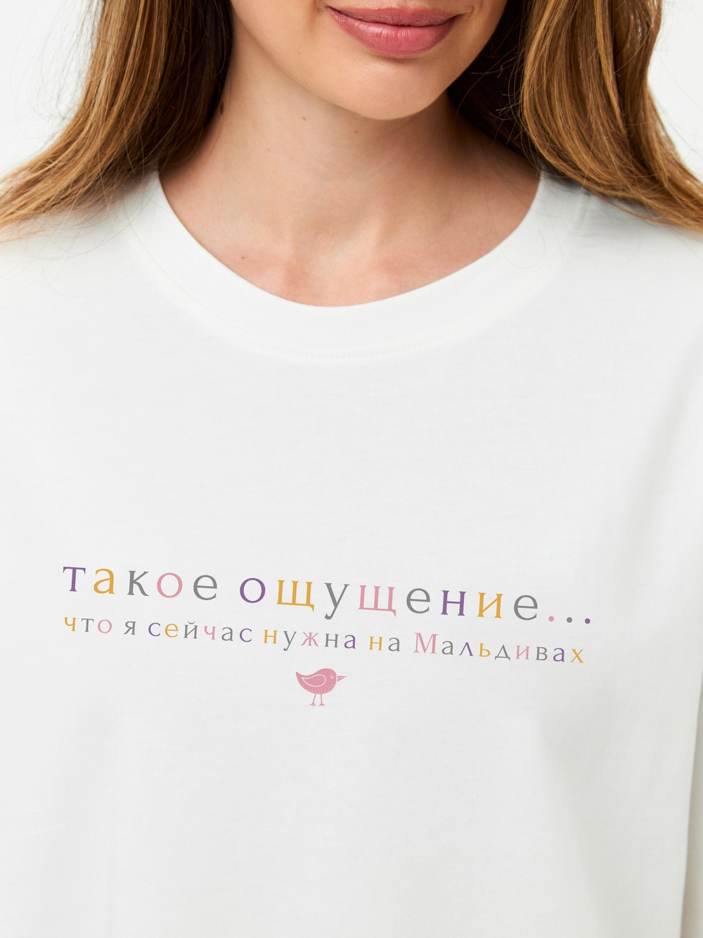 футболка молочная с цветным принтом «Мальдивы»