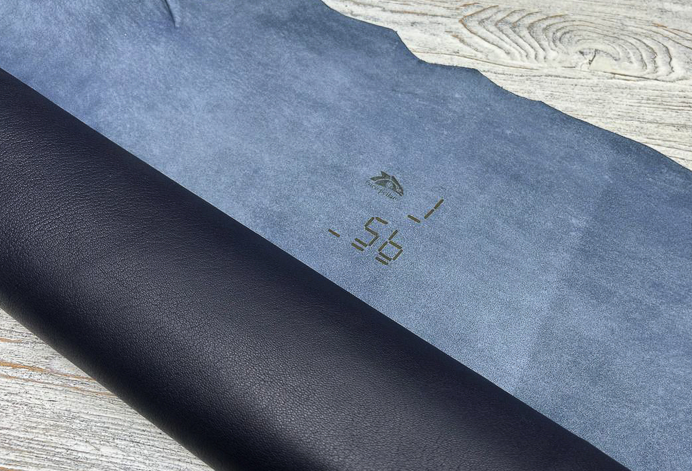 Синяя кожа Poncho Lux Dark Notte крупным планом