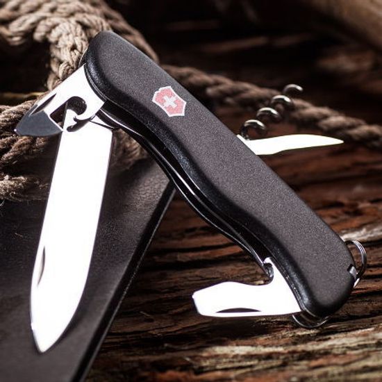 Складной нож Victorinox PICKNICKER BLACK (111мм) - 11 функций