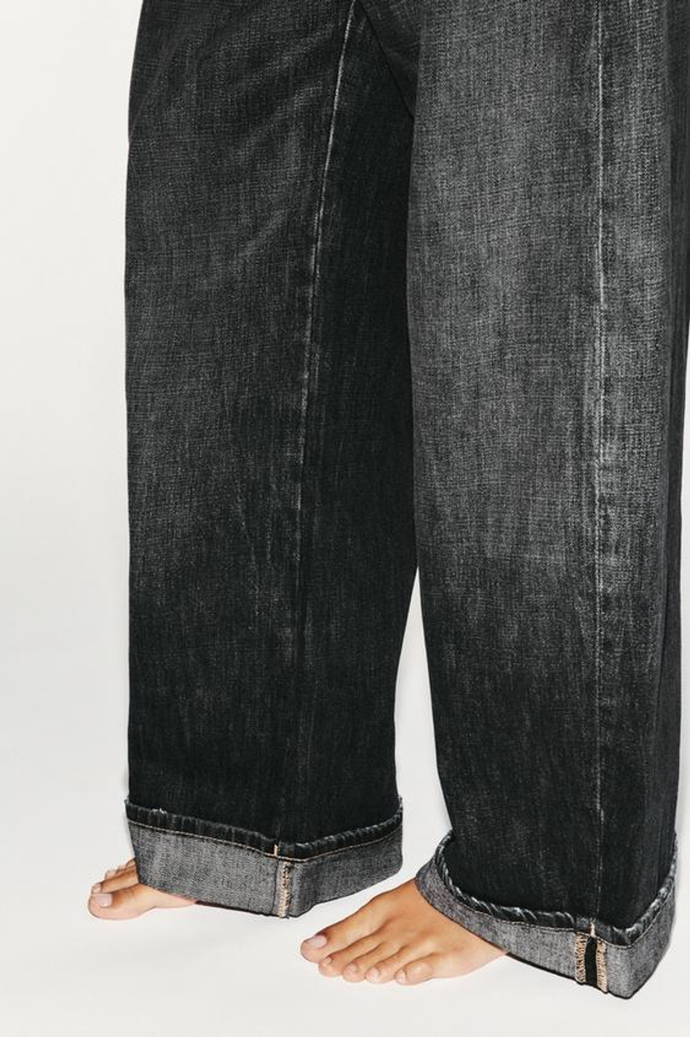 ZARA ДЖИНСЫ TRF BAGGY FOLDED СО СРЕДНЕЙ ПОСАДКОЙ, ЛИНЯЛЫЙ ЧЕРНЫЙ