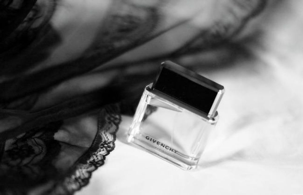 Givenchy Dahlia Noir Eau De Parfum