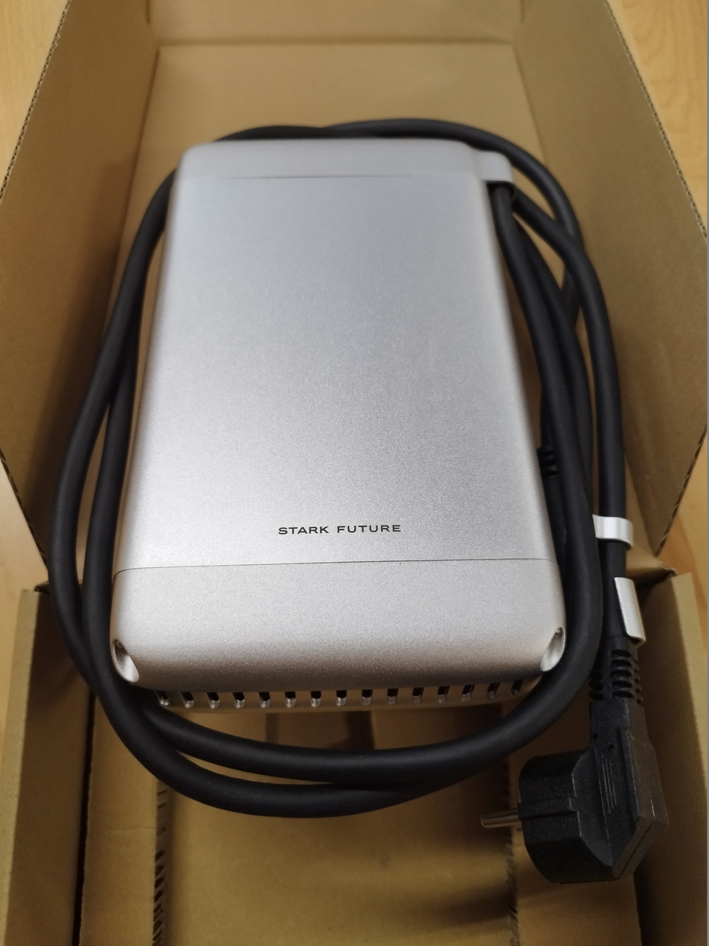 Портативная зарядка 3.3 кВт STARK VARG Portable Charger