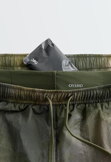 Oysho Техничные шорты 2 в 1 с принтом и посадкой mid rise, хаки