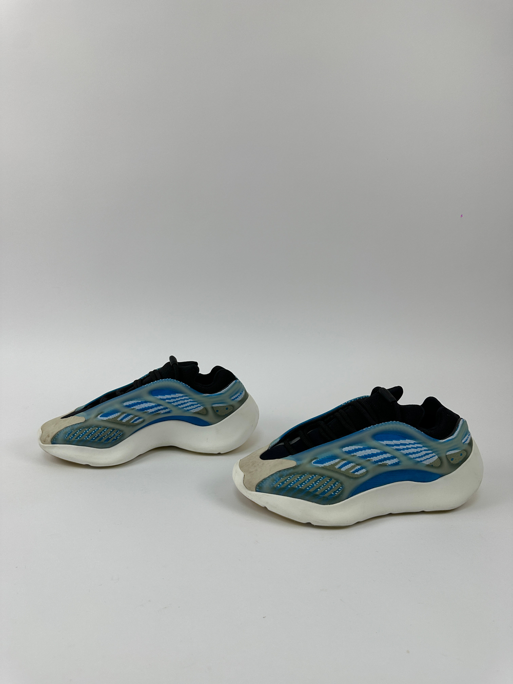 Кроссовки Adidas Yeezy 700 V3 Arzareth
