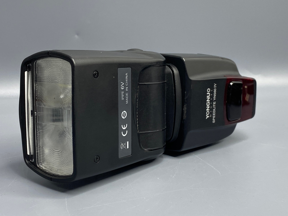 Yongnuo YN560 IV — сломан фиксатор