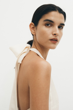 Асимметричное платье с завязкой на шее - H&M