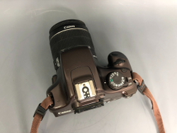Canon EOS 1100D kit EF-S 18-55mm 3.5-5.6 IS II 14.500 кадров