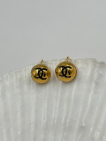 Миниатюрные клипсы с логотипом Chanel