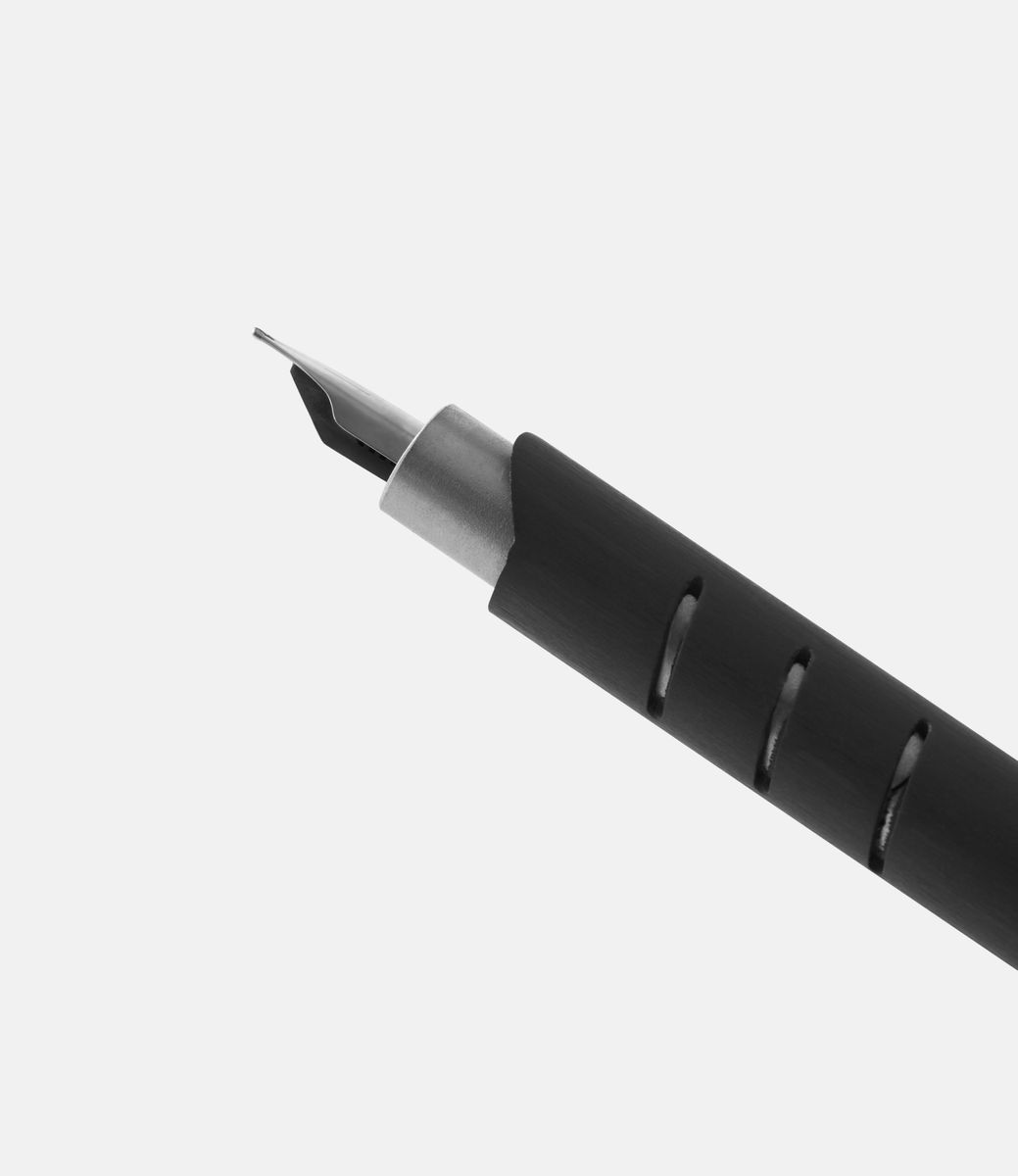 Lucio Rossi Design Ultra — перьевая ручка из карбона