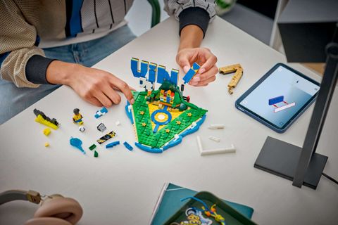 Конструктор LEGO Editions 43027 Vini Jr. – Soccer Highlights