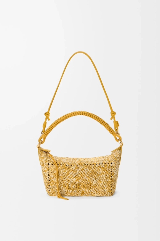 Loewe Мини-сумка Cala из телячьей кожи и рафии, горчичный